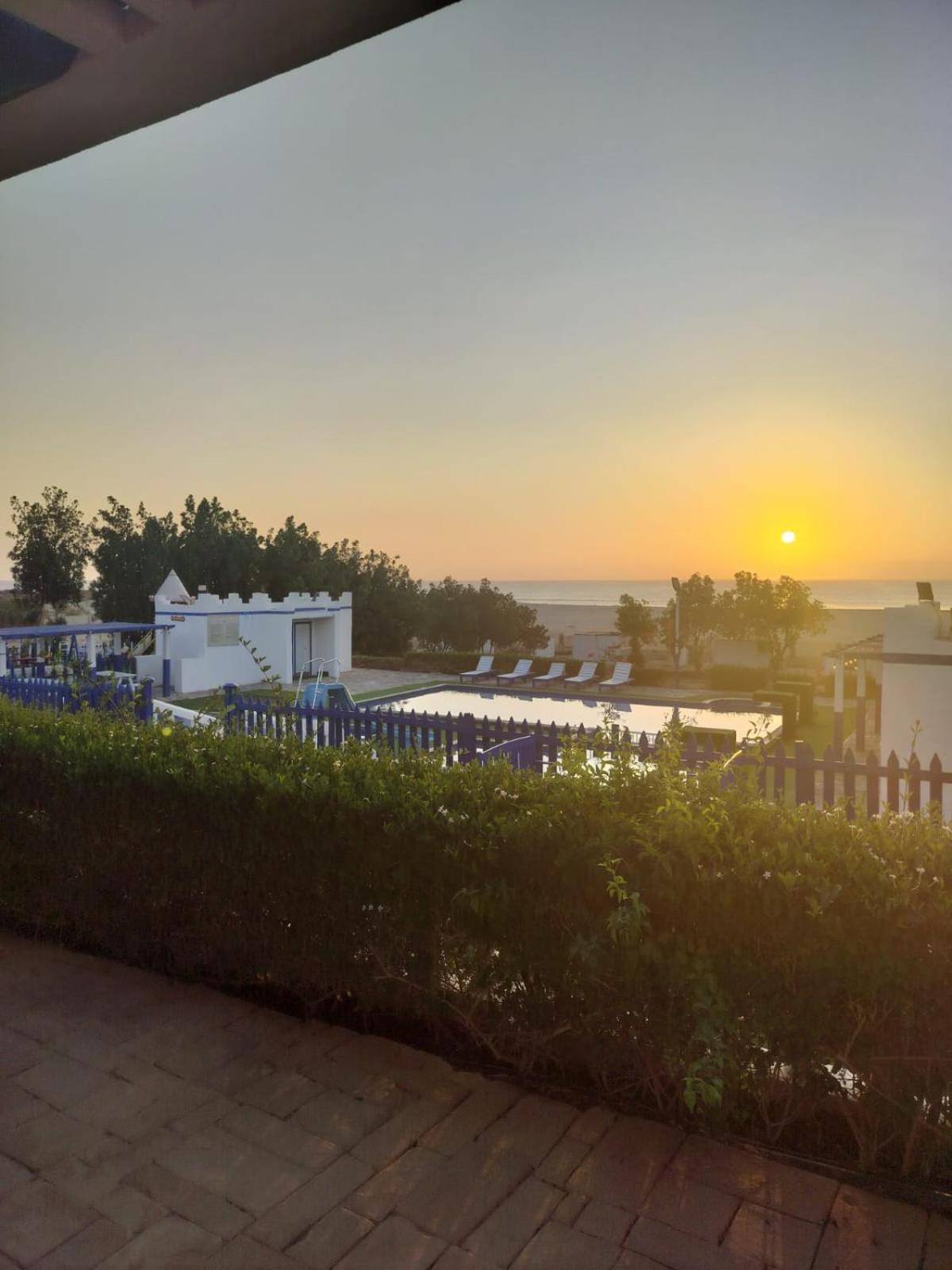 Al-Ashkhara Beach Resort منتجع شاطئ الأشخرة الشرقية المظهر الخارجي الصورة